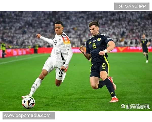 足球明星的真实魅力揭秘高清图片展示他们不为人知的帅气瞬间